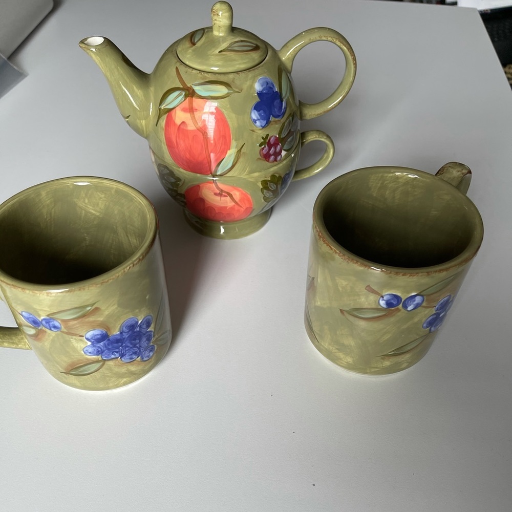 Mesa International Tea Pot and Cups